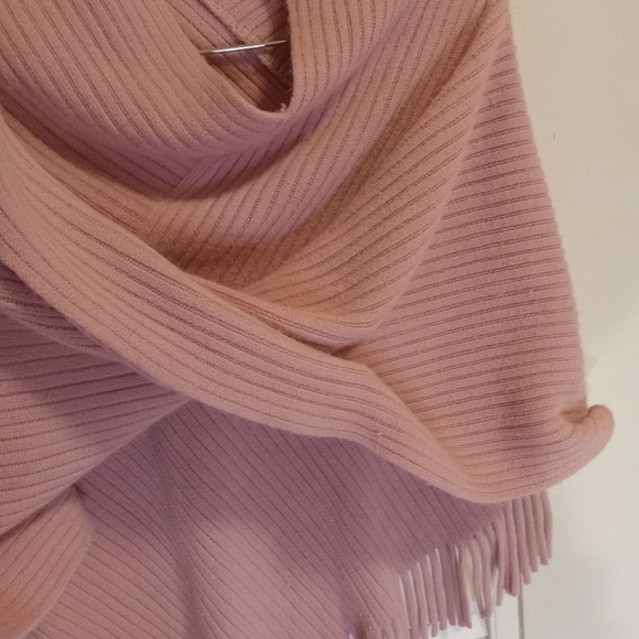 Poncho - Picture 5 of 6